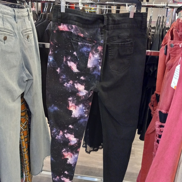 HT split-personality galaxy nebula and black skinnies! - Picture 4 of 5